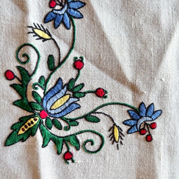 Polish Kaszuby Traditional Embroidered Floral Linen Square Tablecloth - Picture 7 of 7